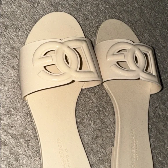 Dolce & Gabbana Cream Logo Slide Sandals - Women - Picture 2 of 4